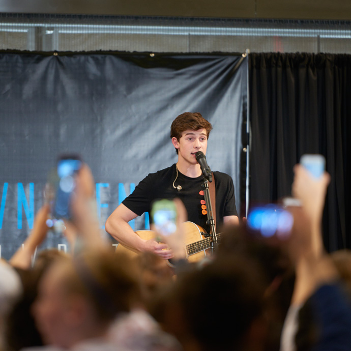 Shawn Mendes at Mall of America